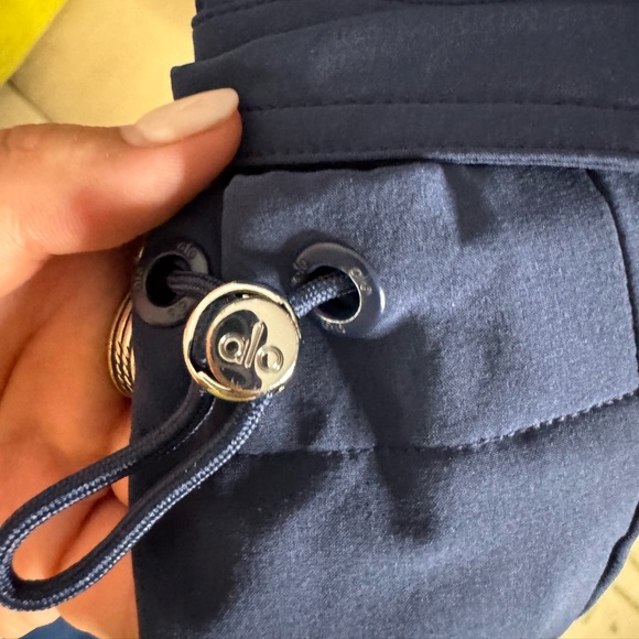 Alo Yoga Megastar Navy cargo pants - Picture 6 of 6